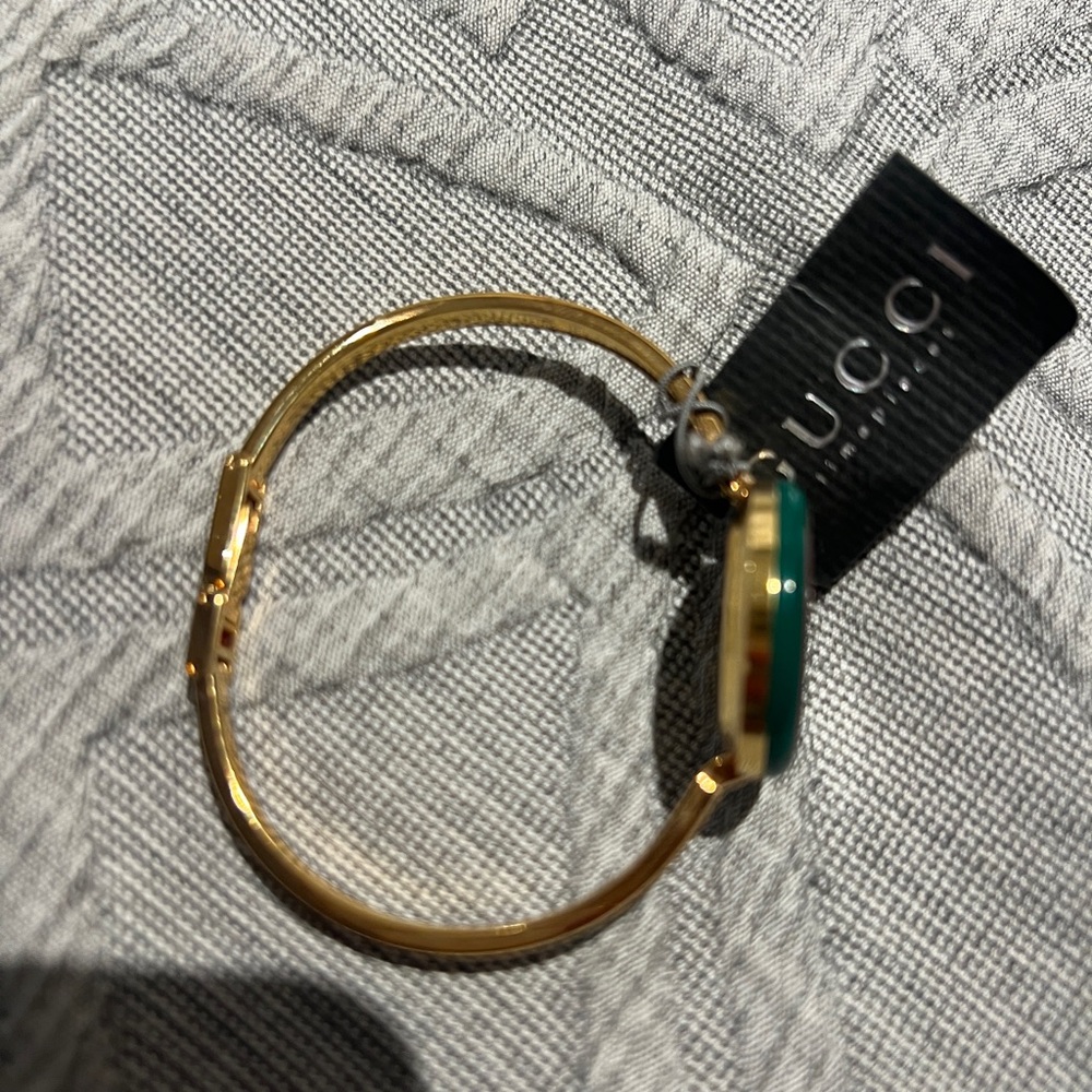 Women’s Gucci watch/ gold with changeable colors. - Picture 8 of 9